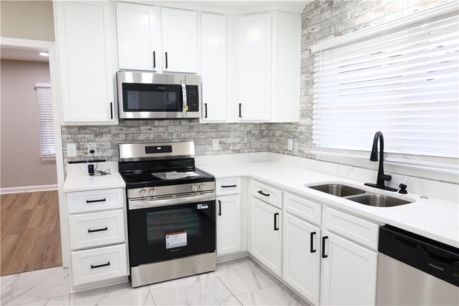 Photo - 1876 Sandtown Rd SW