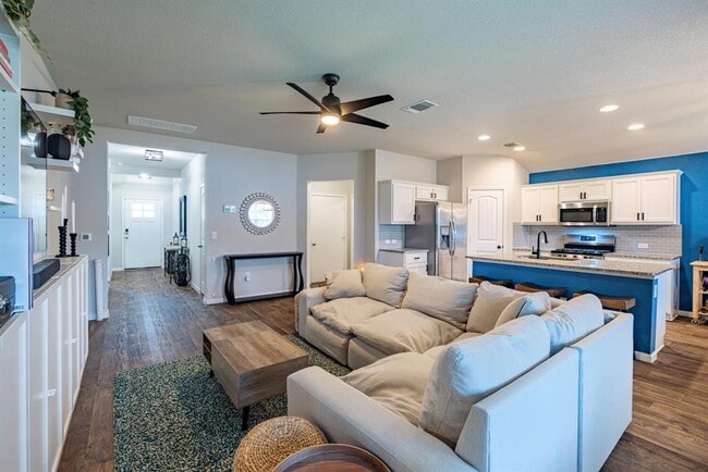 Photo - 13721 Cantarra Dr