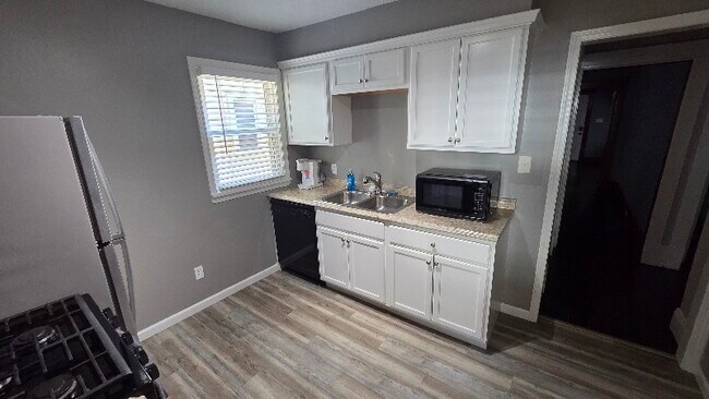 Photo - 7318-7320 Wakefield Ave Unit 7320