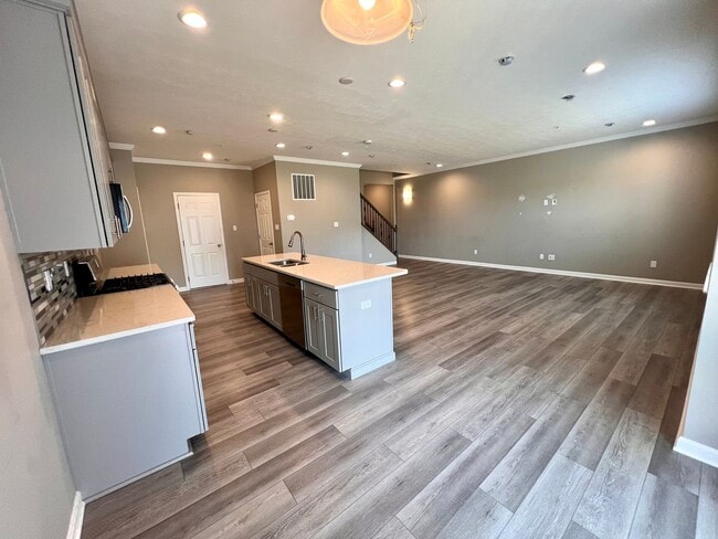 Photo - 2105 Canterbury Dr