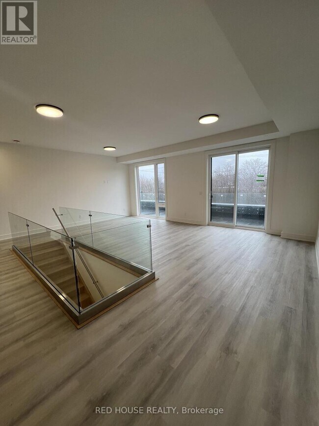 Photo - 138 Everett Cmn