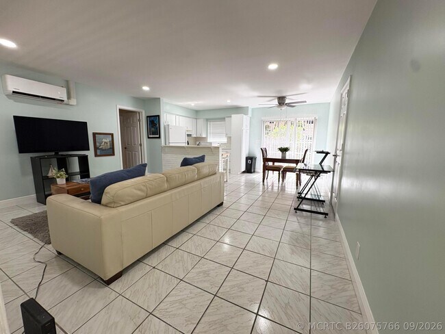 Photo - 720 SE 15th St Unit 2