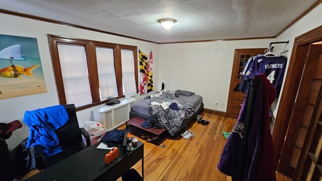 Photo - Single-Family House, Walk to BC Campus, Large Bedrooms, Eat-in Kitchen, Parking Included, Laundry...