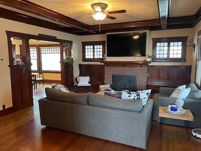 Photo - 237 Basin St SW