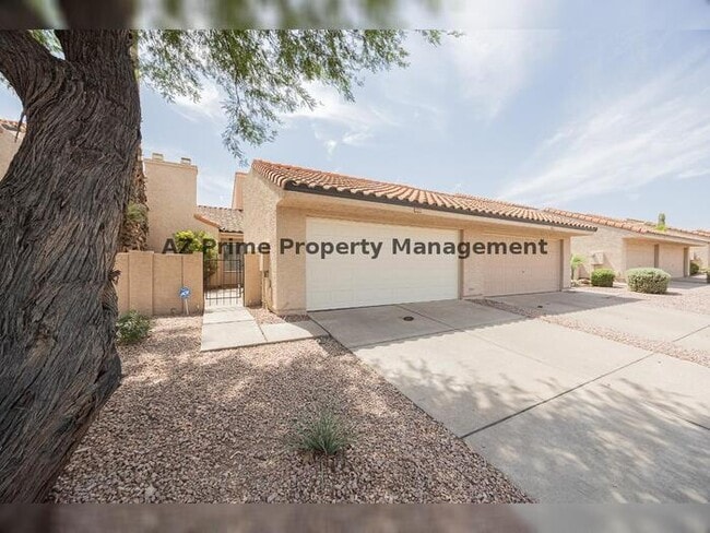 Building Photo - 1650 N Ventura Ln