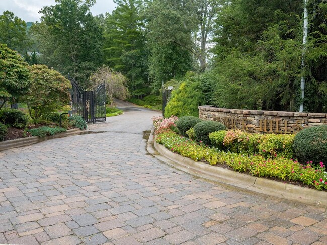 Photo - 244 S Plains Dr Unit Carriage House Apartment