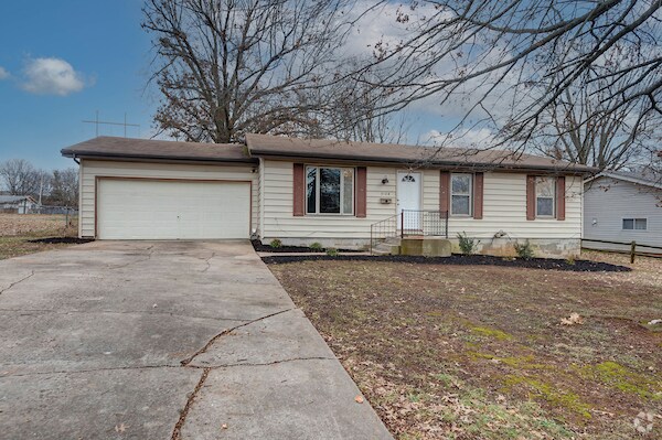 Building Photo - 3128 S Pinehurst Ave Rental