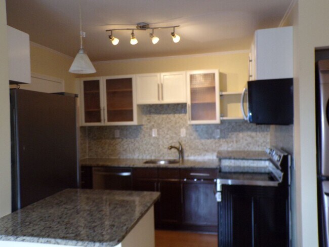 Photo - Top Floor Condo in Alexandria- Van Dorn Area