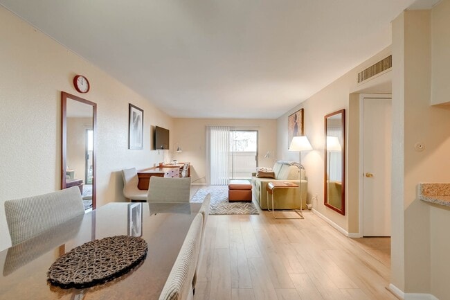 Building Photo - 8433 Hearth Dr Unit 37