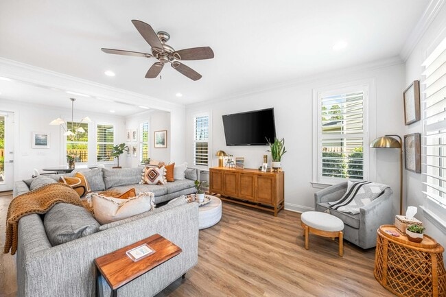 Photo - 229 Windrow Way