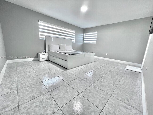 Photo - 11840 NE 19th Dr