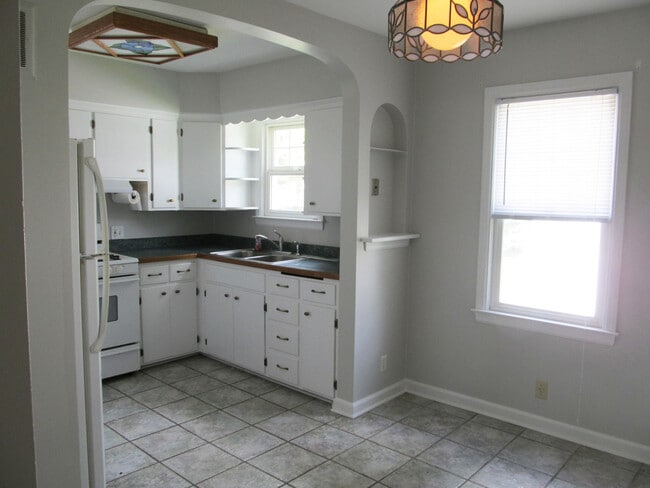 Photo - Quaint Cape Cod in Kalamazoo