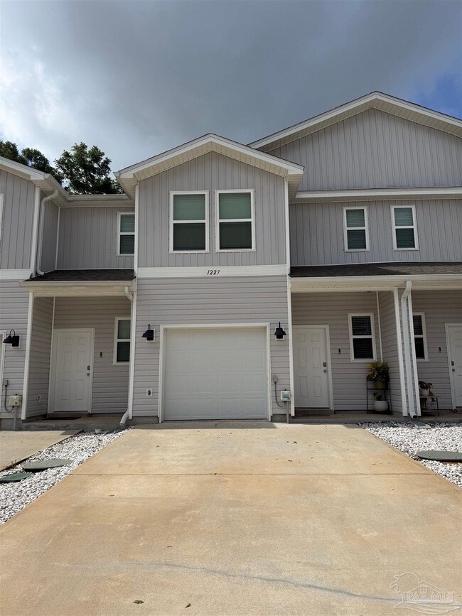 Building Photo - 1227 Fairchild Vlg Dr