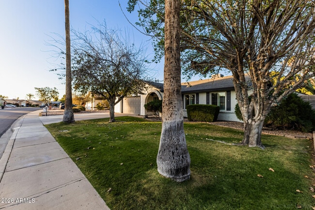 Photo - 3217 N Ellis St