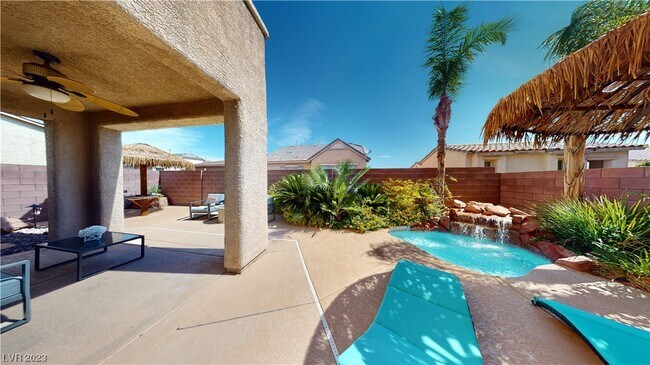 Photo - 2402 Radio City St