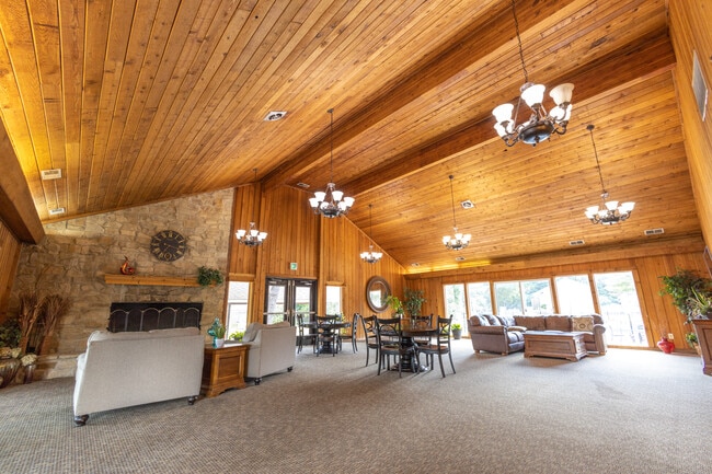 Clubhouse at Woodbridge of Castleton