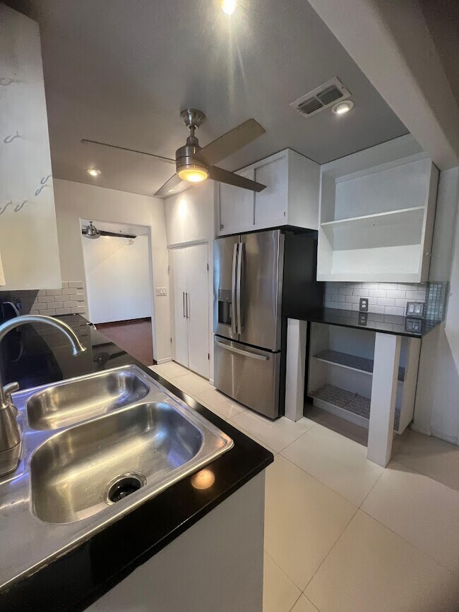 Photo - 1808 N Broadway St