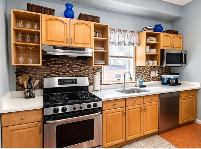 Building Photo - 221 Linden Ave Unit Modern Apartment in JC