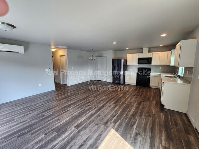 Photo - 406 Dawson Ln