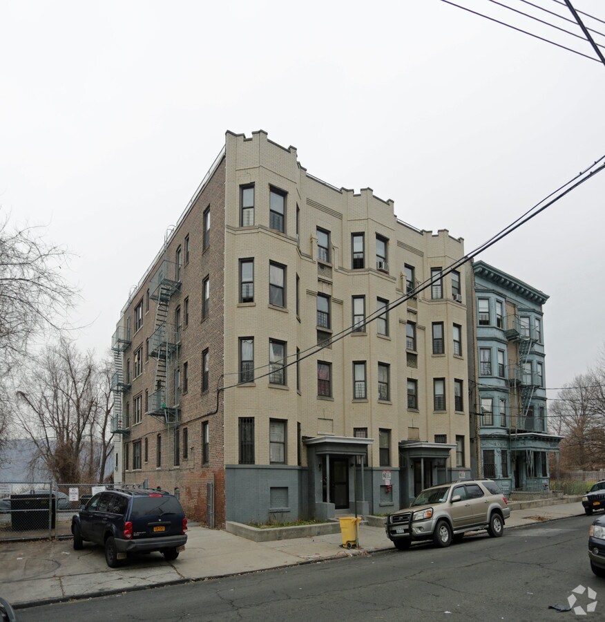 Photo - 57 Ravine Ave