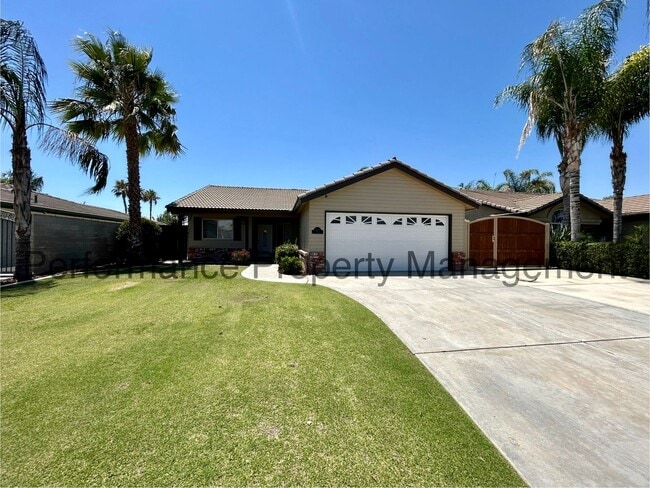 Building Photo - Charming 3 Bed/2 Bath NW Bakersfield Home ...