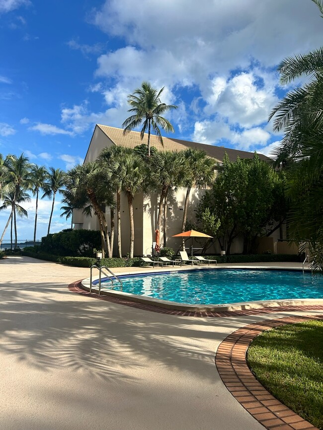 Photo - 540 Brickell Key Dr Unit 1721