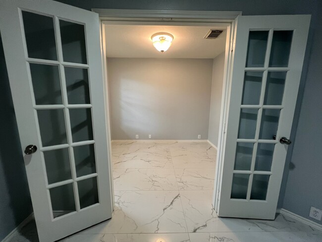 Photo - 5702 La Crema