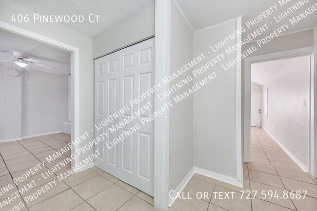 Photo - 406 Pinewood Ct