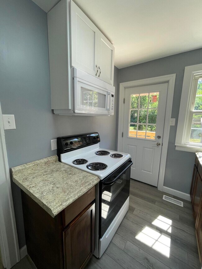 Photo - 492 Bob O Link Dr