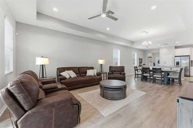 Photo - 12451 Nouveau Ave