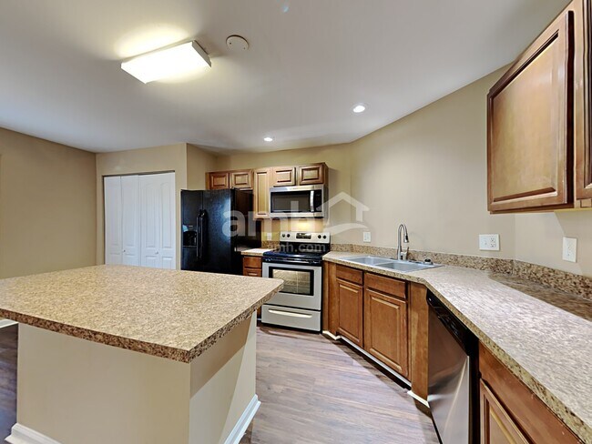 Photo - 4400 Oakshyre Way