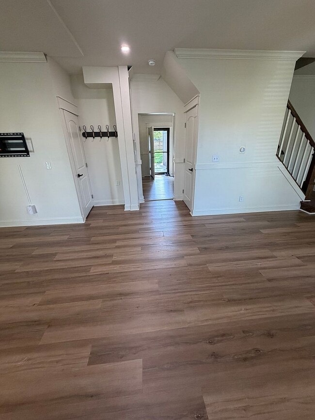 Photo - 1262 Indianola Ave