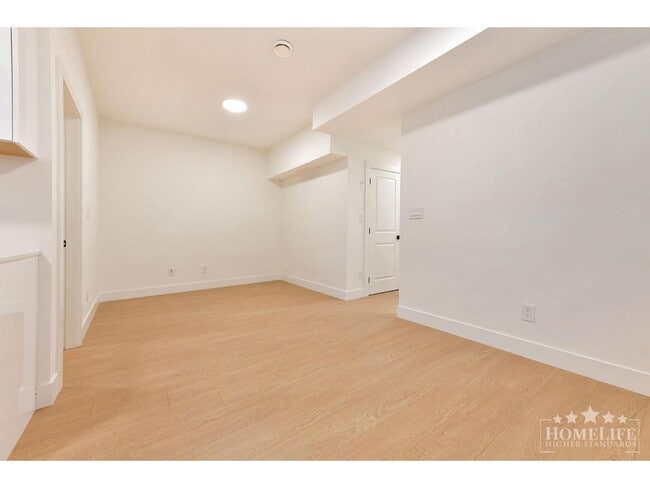16678-16616 16 Ave