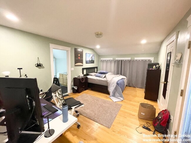 Photo - 27 Iroquois St Unit 1