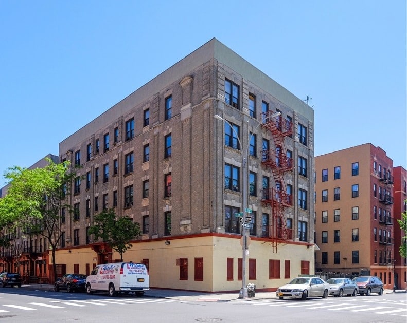 Photo - 756 Fox St Apartments