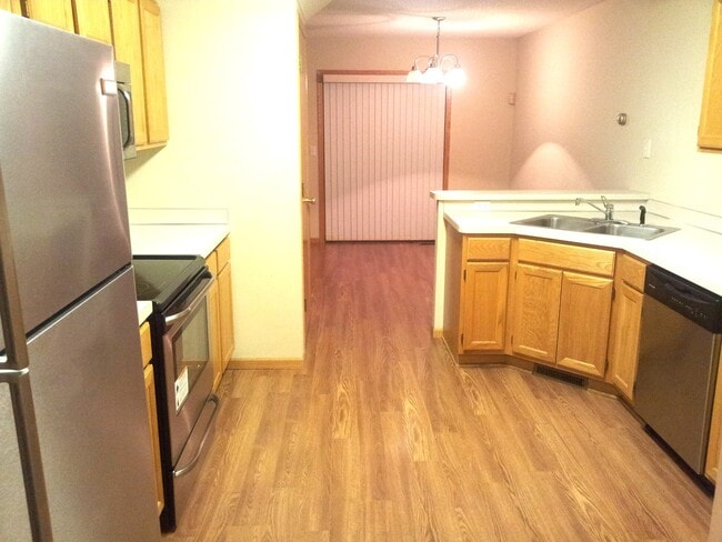 Photo - 1033 Lovell Ave W