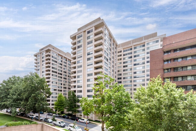 Alternate Exterior - The Willoughby