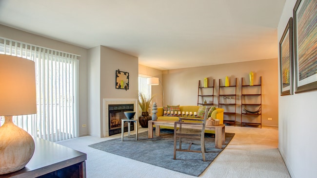Colonial Livingroom - Briarwood Terrace Apartments