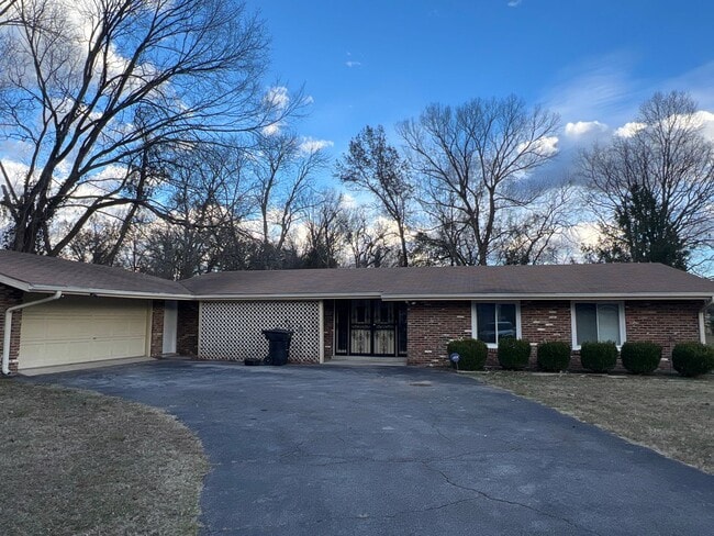 Building Photo - In the Middle of Murfreesboro! Rental