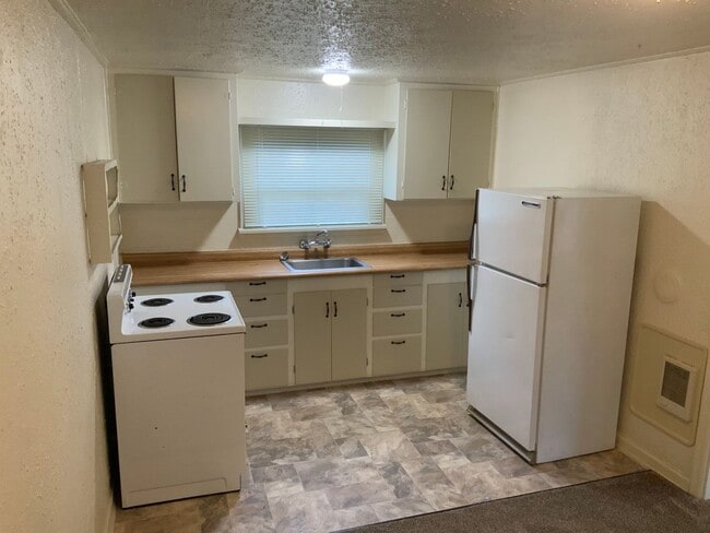 Photo - 1 Bedroom duplex in downtown Eugene Unit 1568 1/2 Olive St