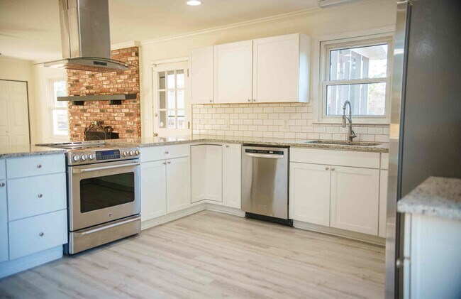 Photo - 2423 Merry Wood Rd