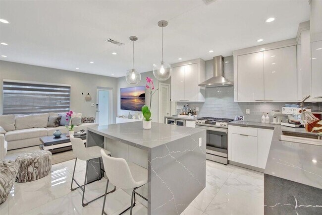Photo - 828 SW 15th St