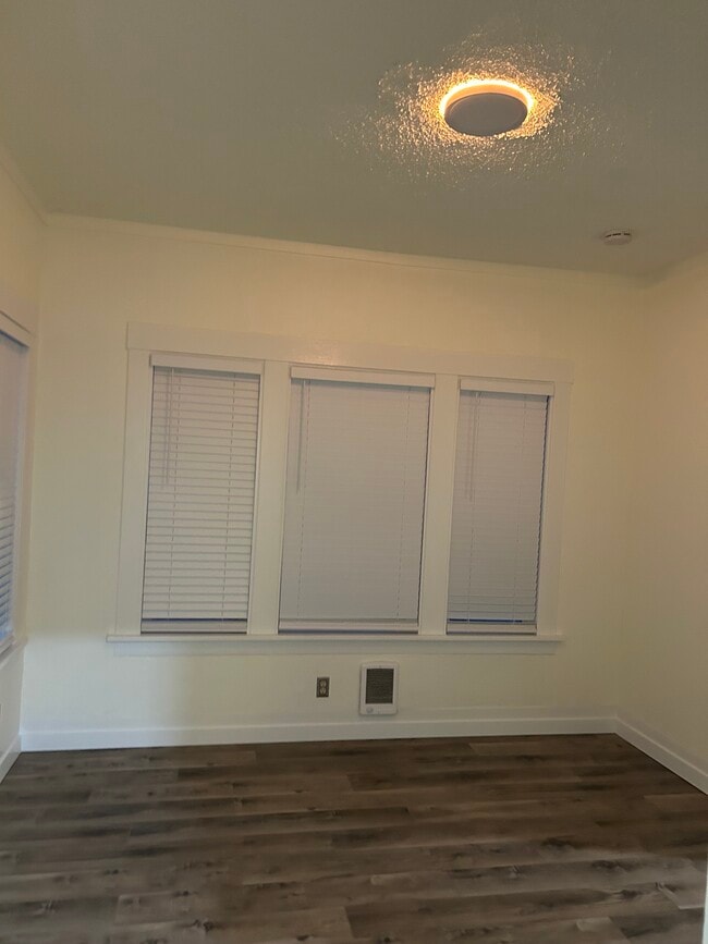 Photo - 304 W Willis St