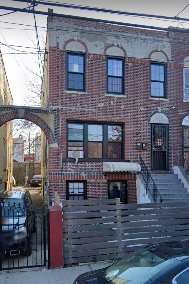 Photo - 1046 E 228th St Townhome