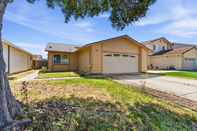 Building Photo - Union City 4-Bed, 2-Bath w/ 2-Car Garage & Vaulted Ceilings