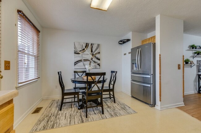 Photo - 659 Beaverview Dr