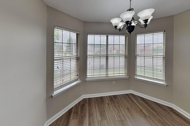 1633 Dexter Ln