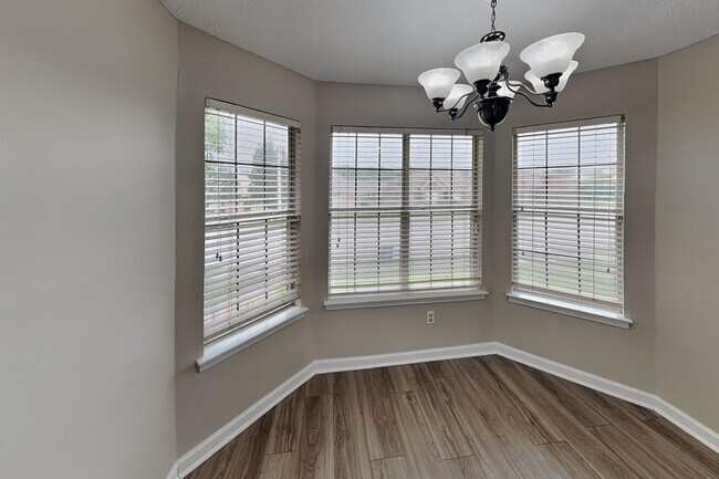 Photo - 1633 Dexter Ln