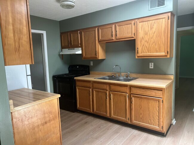 Photo - 203 Redbud Dr