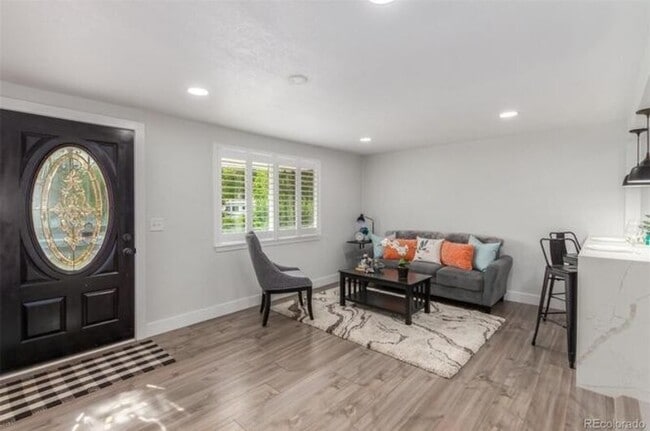 Photo - 760 Stuart St